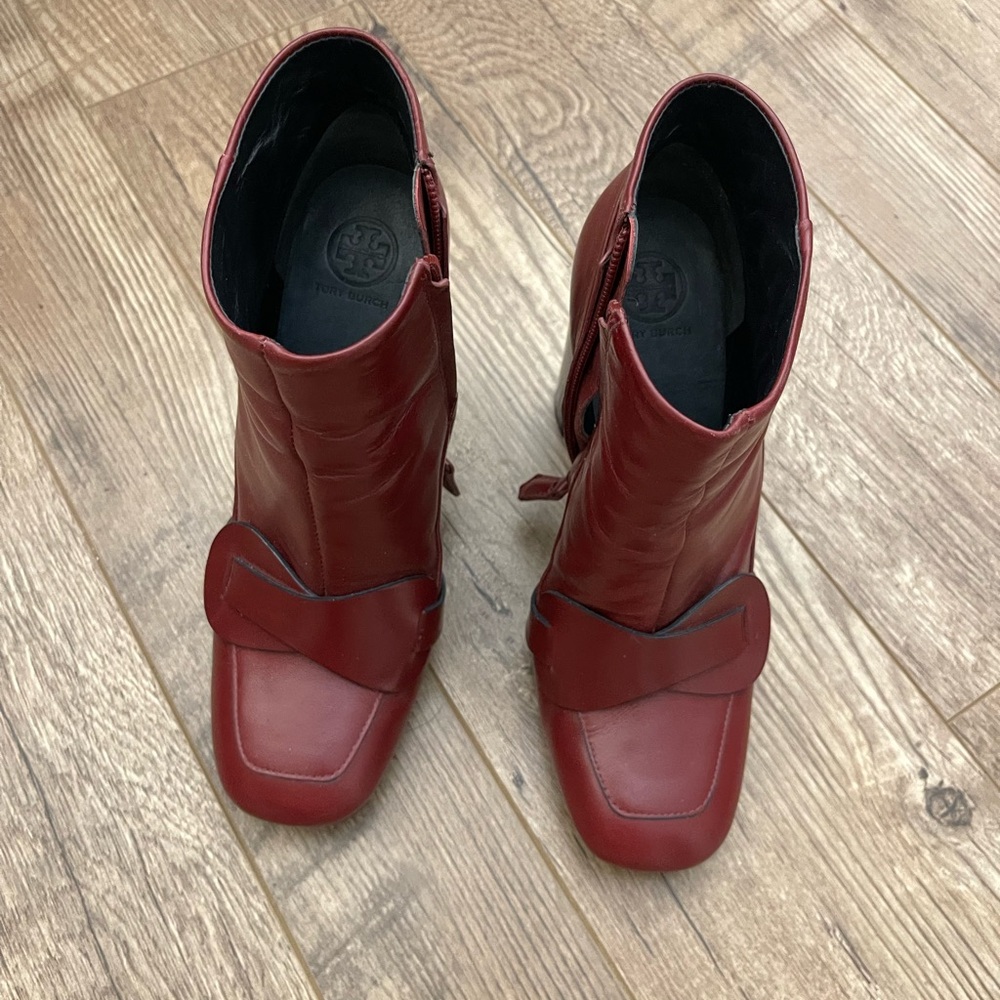 Tory Burch bootie size 8